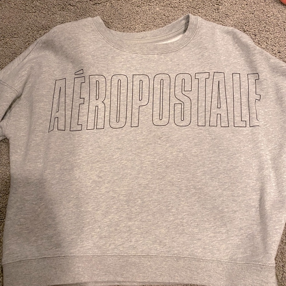 cropped crewneck. barely worn!!